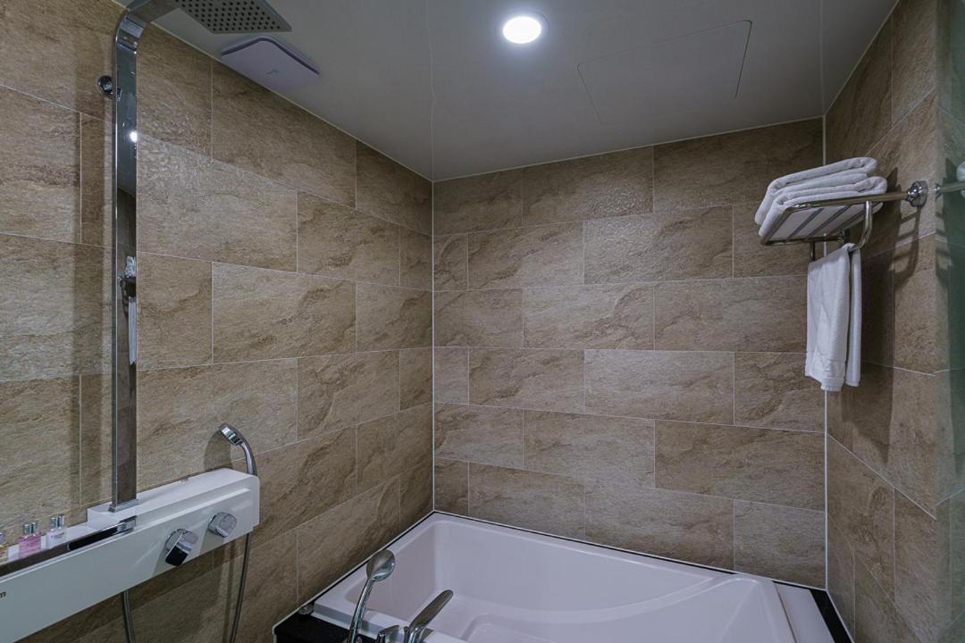 Raonstay In Perla Hotel Чинджу Экстерьер фото