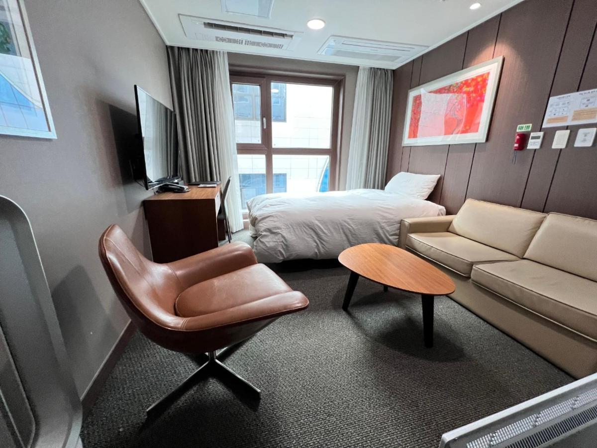 Raonstay In Perla Hotel Чинджу Экстерьер фото