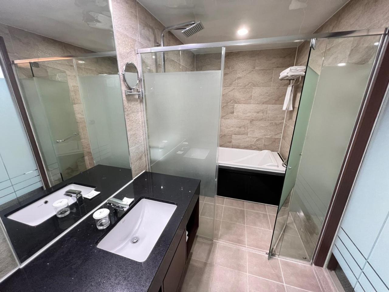 Raonstay In Perla Hotel Чинджу Экстерьер фото