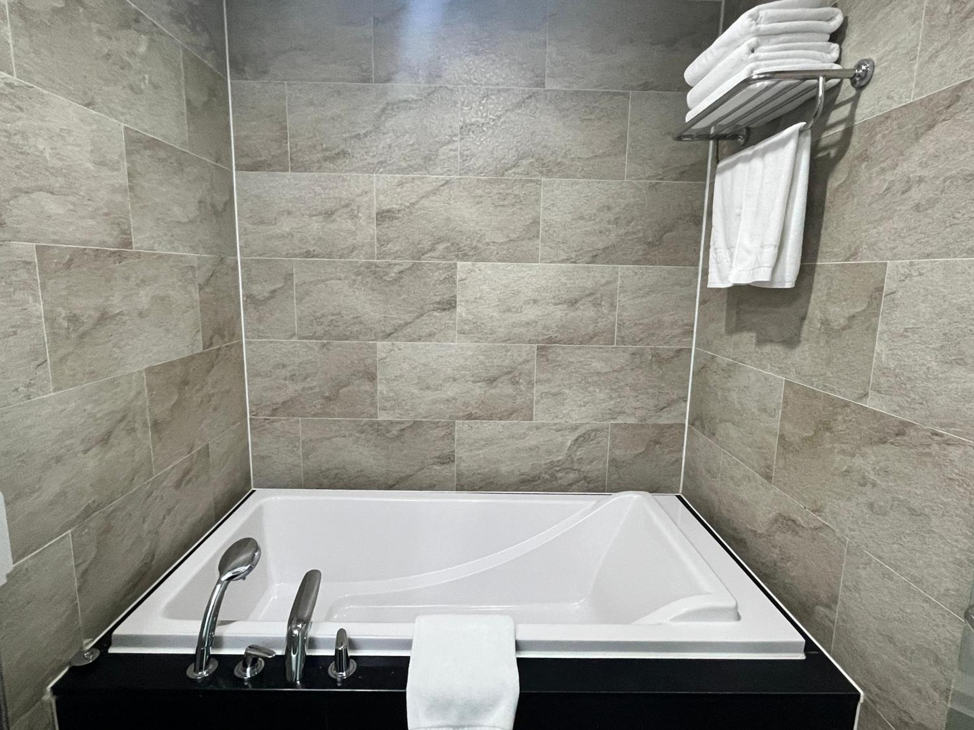Raonstay In Perla Hotel Чинджу Экстерьер фото